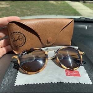 Ray-Ban Round Fleck Sunglasses